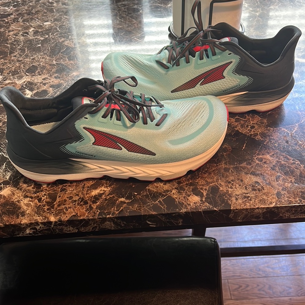 Men’s Worn Once Altra Provision 6